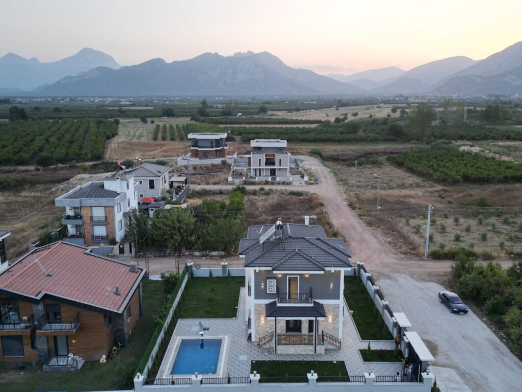 🌿 ANTALYA DÖŞEMEALTI YENİKÖY’DE
ASKEN BÖLGESİNDE, MERKEZE YAKIN
MÜSTAKİL HAVUZLU SATILIK VİLLA